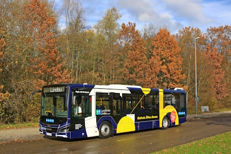 Foto: bodo/Felix Löffelholz: Einer der im Landkreis Lindau seit Dezember eingesetzten Busse.