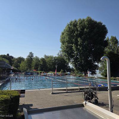 Bild vergr��ern: Aquamarin Wasserburg Schwimmbecken