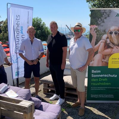 v.l.n.r.: Thomas Kaleja, Landrat Elmar Stegmann, AOK-Direktor Thomas Michel und B&uuml;rgermeister Rainer Krau&szlig; / Foto: AOK Kempten-Oberallg&auml;u-Lindau, Stefan Be&szlig;ler