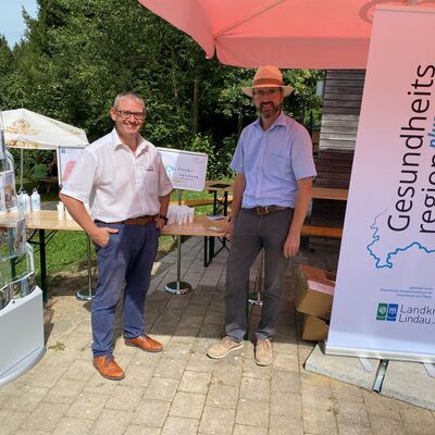 v.l.n.r.: Thomas Kaleja und B&uuml;rgermeister Eric Ballerstedt 