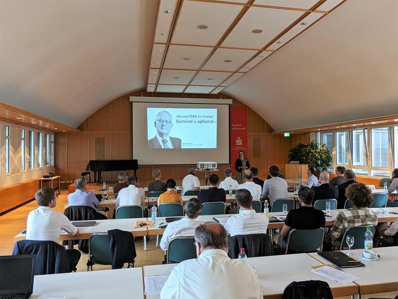 Rund 40 Vertreter aus den Anrainerländern am Bodensee informierten sich im Landratsamt Lindau (Bodensee) über die Busantriebsarten der Zukunft. 