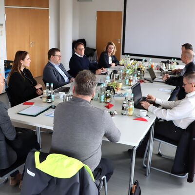 Auf Initiative von Landrat Elmar Stegmann fand erstmals ein Kooperationsgespräch zwischen den drei regionalen Kliniken (Rotkreuzklinik Lindenberg, Asklepios Klinik Lindau und Oberschwabenklinik) statt (Foto: Landkreis Lindau / Nadja Krassik)