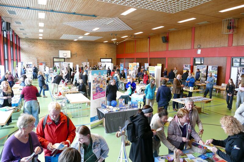 Zahlreiche Aussteller waren bei der Prospektb&ouml;rse in Maierh&ouml;fen (Foto: Jennifer Kr&auml;hmer, Landkreis Lindau (Bodensee)