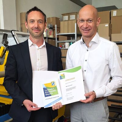 M&S Lehner erhält von Landrat Elmar Stegmann Auszeichnung des Umwelt- und Klimapakts Bayern